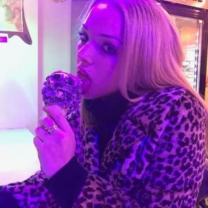 Meet your Posher, Chloe